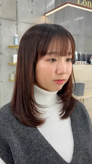 ミディアム 髪質改善|透明 感カラー🩵レイヤーのヘアスタイル