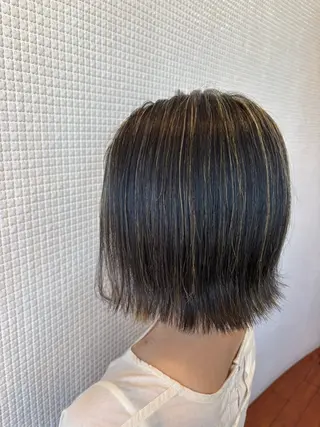 ミディアム カラー 榧木 萌香のヘアスタイル