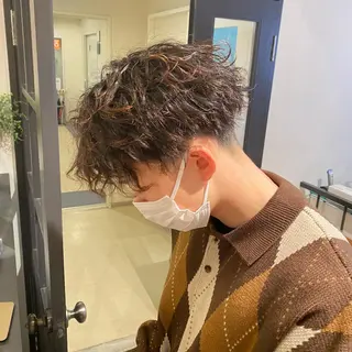 ショート パーマ メンズ 丸田 幹太のヘアスタイル