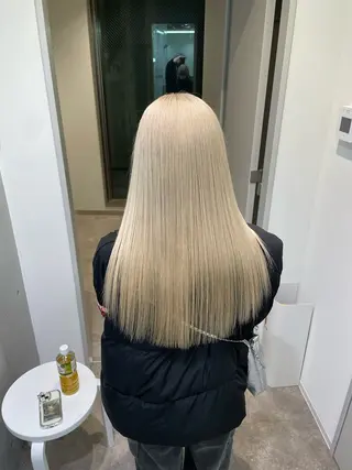 ロング 名古屋ムラ修正 ハイトーンのヘアスタイル