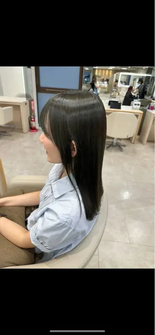 セミロング 艶髪 黄金比みくのヘアスタイル