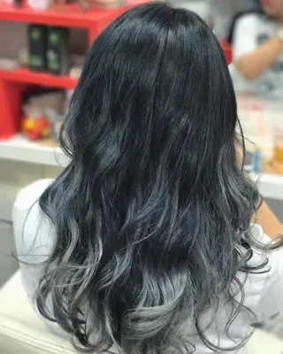ロング カラー 岩谷/ブリーチ 🪽透明感カラーのヘアスタイル