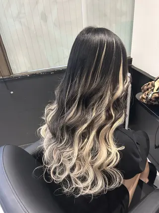 ロング 長田 麻友子のヘアスタイル