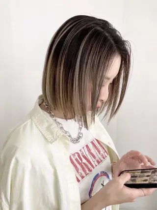 ミディアム あやかショート 白髪ぼかしのヘアスタイル