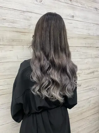 ミディアム カラー ヘアアレンジ アイブロウ LAVENDIA 初音のヘアスタイル