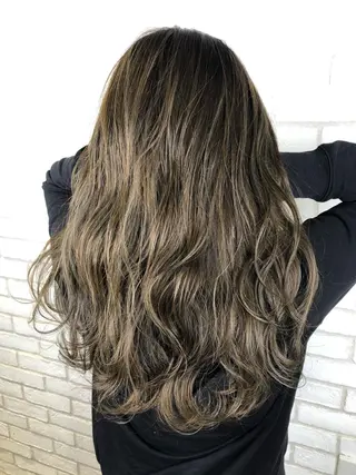 ロング カラー 小島 侑衣のヘアスタイル