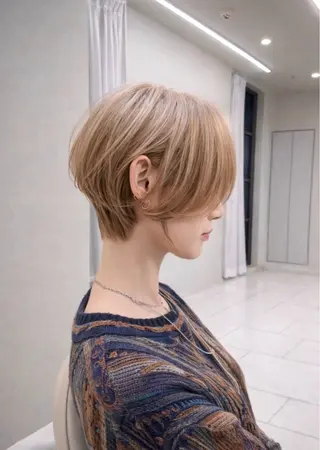ショート COA GINZA 成嶋秀晟のヘアスタイル