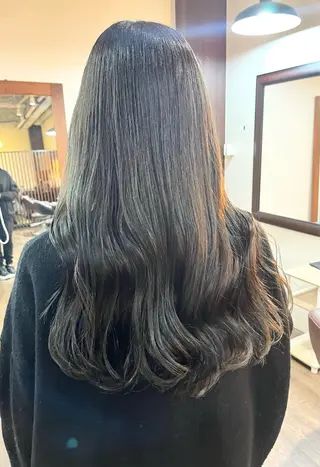 セミロング トモタニ ミオのヘアスタイル