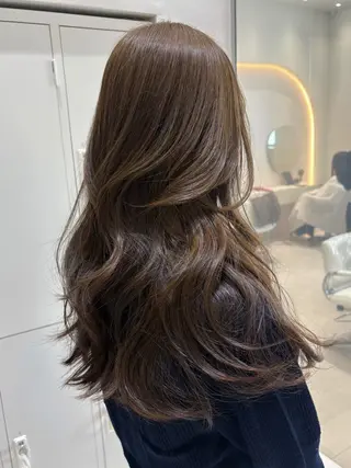 セミロング Zina京都河原町店所属・透明感ベージュカラー yumekaのヘアスタイル