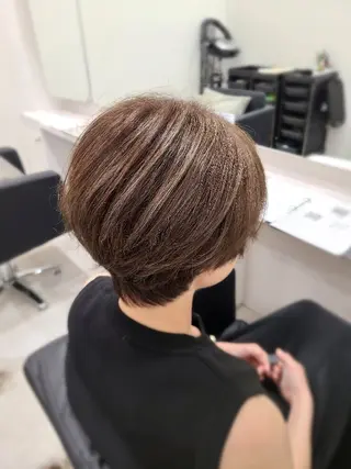 ショート カラー 桐島 令奈のヘアスタイル
