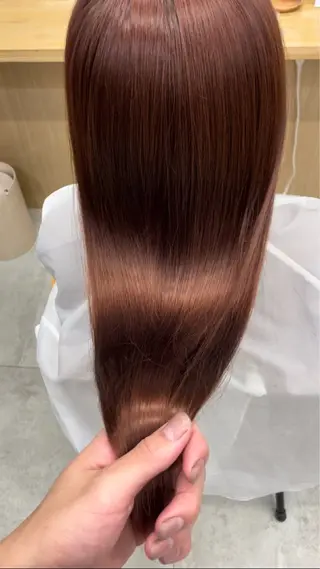 ロング レイヤー・カット モデル・透明感カラーのヘアスタイル