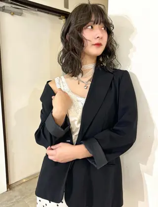 ミディアム カラー mizuki/ピンク ベージュ.レイヤーのヘアスタイル