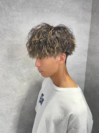 ショート カラー パーマ ヘアアレンジ メンズ スパイキー/フェザー /波巻き/かいとのヘアスタイル