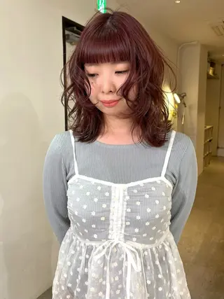 ミディアム カラー mizuki/ピンク ベージュ.レイヤーのヘアスタイル