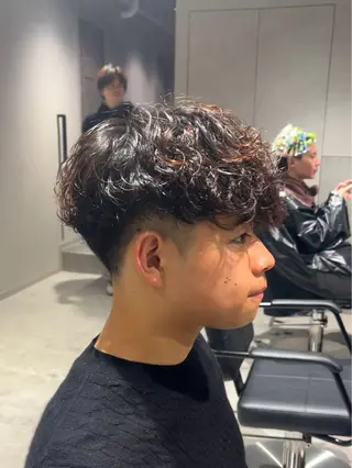 ショート カラー パーマ メンズ 【シャドウパーマ センターパート】義心のヘアスタイル