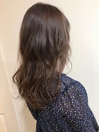 セミロング カラー MIOベージュカラー 柔らかいカラーのヘアスタイル