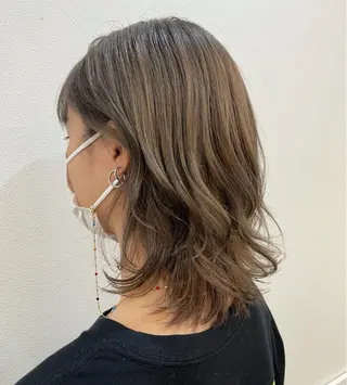ミディアム カラー 内田温子大人女性 ハイライト、ボブのヘアスタイル