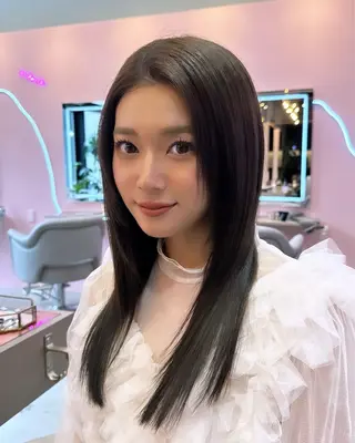 ロング 艶カラー✨レイヤー 𝐚𝐲𝐚𝐤𝐚のヘアスタイル