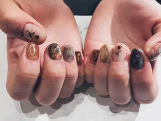 ショート カラー ネイル マツエク・マツパ illum hicariのネイルデザイン