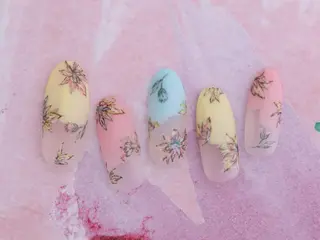 ネイル mano nella manoのネイルデザイン