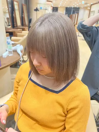 ミディアム レイヤーカット/ 透明感カラー/カナのヘアスタイル