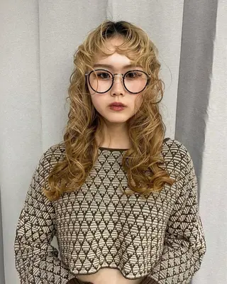 ロング カラー パーマ ヘアアレンジ Shiori・:* 💫のネイルデザイン