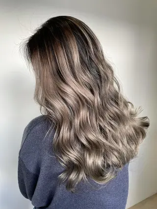 ロング 手島 カミラのヘアスタイル