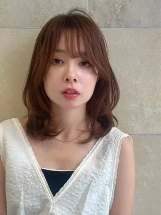 ミディアム カラー 小顔レイヤー/ ベージュ🤍Rieのヘアスタイル