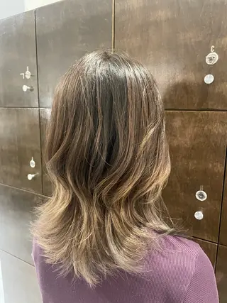 セミロング カラー 梨子🐣艶カラー🌈 ダメージレス💖のヘアスタイル