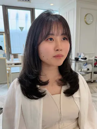 ミディアム 小顔レイヤー/ ベージュ🤍Rieのヘアスタイル