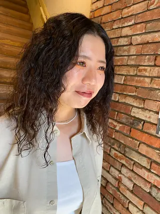 ミディアム パーマ 高塩翔大 髪質改善のヘアスタイル