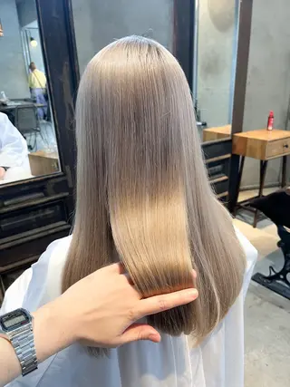 ロング カラー 似合わせベージュ 🍯ayumi🍯のヘアスタイル