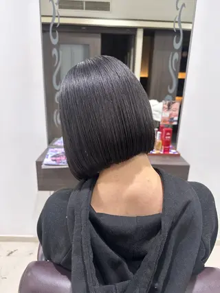 ミディアム レイヤー 艶々カラーのヘアスタイル
