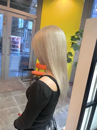 セミロング ハイトーンカラ ー/小川のヘアスタイル