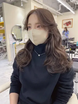 セミロング カラー ヘアアレンジ 髪質改善特化 🫧松野力也のヘアスタイル