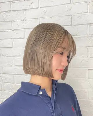 ショート カラー RINA ブリーチ / 海外レイヤーのヘアスタイル