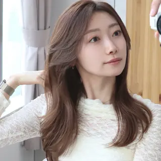 セミロング 似合わせレイヤー/ 透明感カラーのヘアスタイル