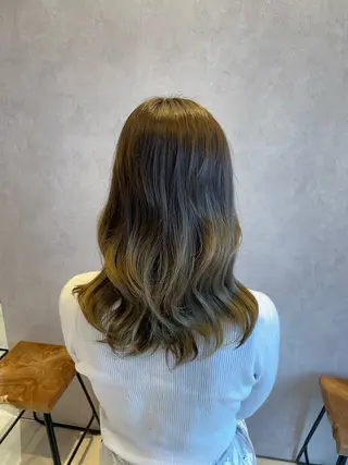 カラー 伊藤 未夢のヘアスタイル