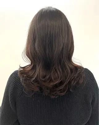 セミロング コテ巻き風パーマ 藤澤　知彌のヘアスタイル