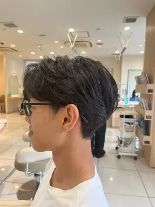 メンズ ショートボブモデル縮 毛艶髪津田パーマのヘアスタイル