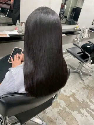 ロング ヒナ/レイヤーカット 艶感ワンカラーのヘアスタイル