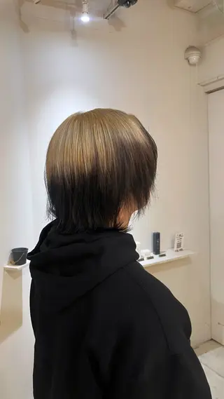 ショート 🩶ハイトーン🖤 URARAのヘアスタイル