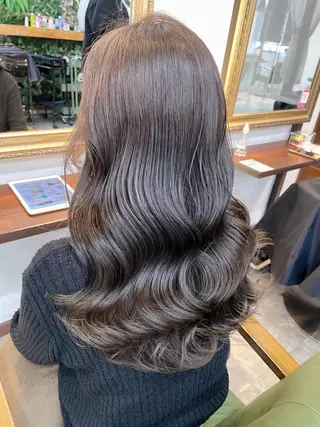 ロング カラー newi saLyu ネウィ　サリューのヘアスタイル