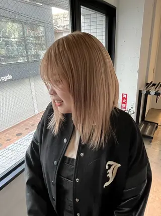 カラー ニトウ レイナのヘアスタイル