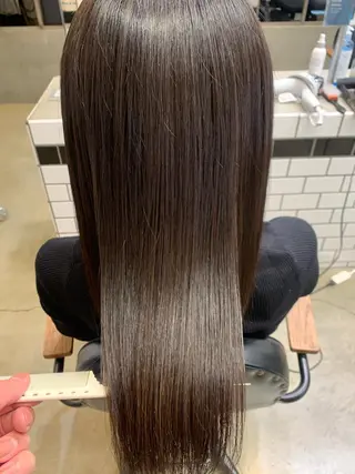 ミディアム カラー トップ スタイリストのヘアスタイル