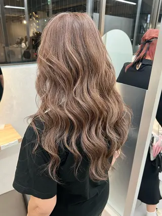 ロング カラー 伊藤　優悟 /白髪ぼかしのヘアスタイル