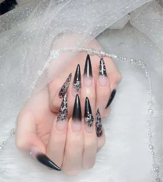 カラー Queen Nail Salonのネイルデザイン