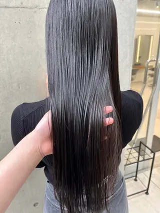 ロング カラー 圧倒的 毛流れ センターパートのヘアスタイル