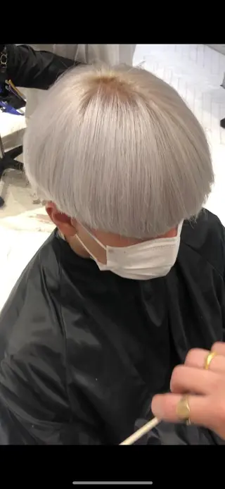 カラー 👑ホワイトカラー ブロンド特化👑映人のヘアスタイル