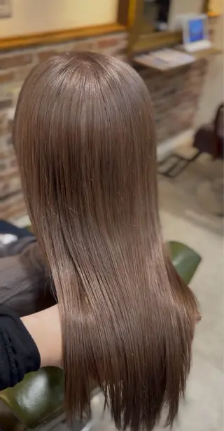 ロング 飯星慧斗 /ブリーチ、縮毛矯正のヘアスタイル